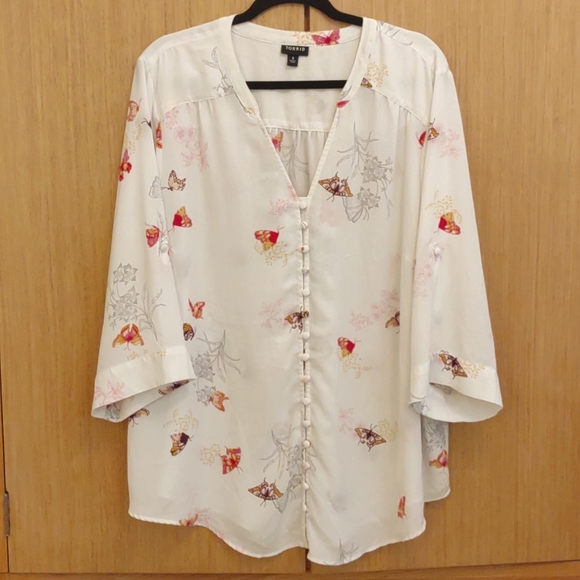 +SZ Torrid SZ 3 3/4 Sleeve White Butterfly Blouse. - Picture 5 of 9